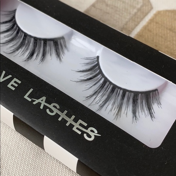 Crave Lashes “creme puff” - Picture 3 of 3
